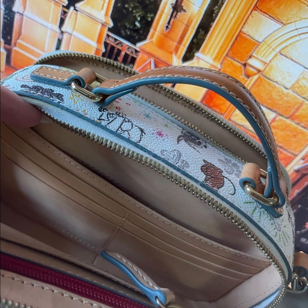 Disney Dogs Dooney and Bourke Sketch Ambler Crossbody handbag🐾